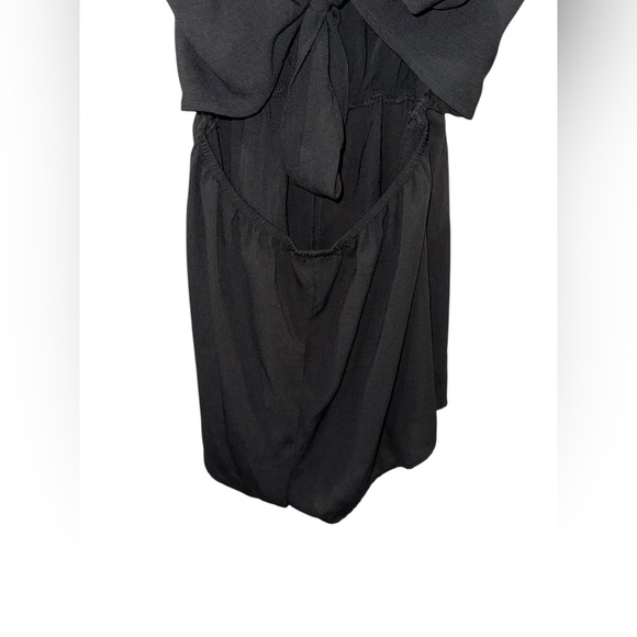 ✨ 5/$30 ✨ SHEIN Black Ruffled Tie Back Romper - Picture 5 of 6